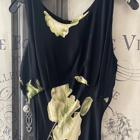 Black dress - Picture 6 of 9